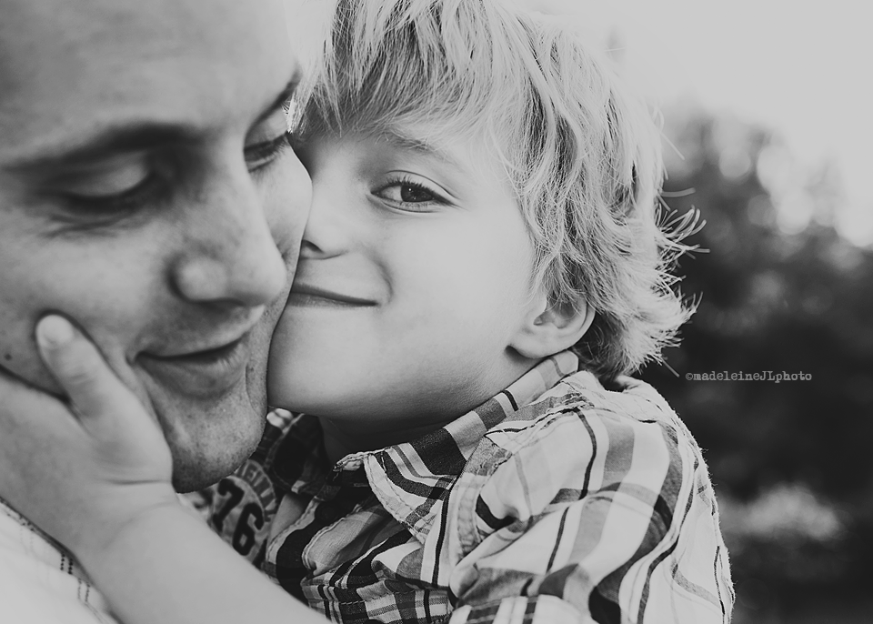 irvine jeffrey trail family session. boy kissing dad in park. family photo picture photography photographer orange county irvine los angeles san diego family portrait photography photographer